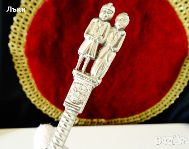 Калаена лъжица за калаена сватба с фигури на съпрузи,ангел,щъркел. , снимка 2 - Антикварни и старинни предмети - 52504878