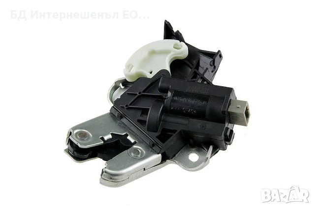 4E0827505C  Брава за багажник VW Passat B6 Sedan Jetta, Audi A4 B6 B7 B8 Седан