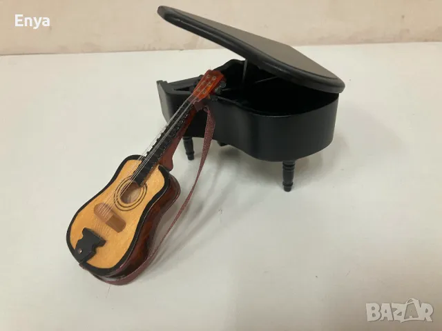 Миниатюра на пиано и китара, снимка 3 - Колекции - 48069671