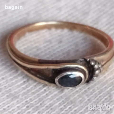 Сребърен пръстен със сапфир и позлата.