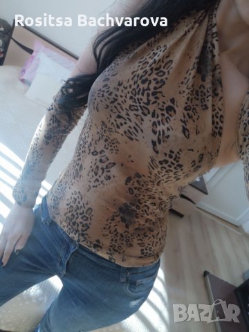 Тигрова блузка с един ръкав, размер S, снимка 2 - Блузи с дълъг ръкав и пуловери - 28111008