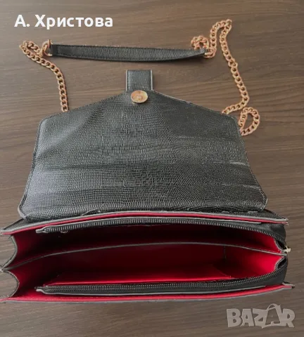 Черна дамска чантичка, снимка 4 - Чанти - 48279670