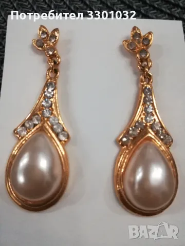 Обици с капковидна перла и цирконии