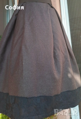 Кафява,вълнена пола