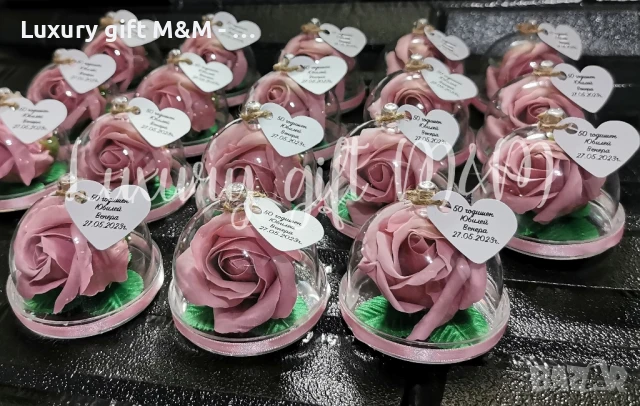 Падаръци за гости - акрилна стъкленица с роза, снимка 3 - Подаръци за юбилей - 36080326