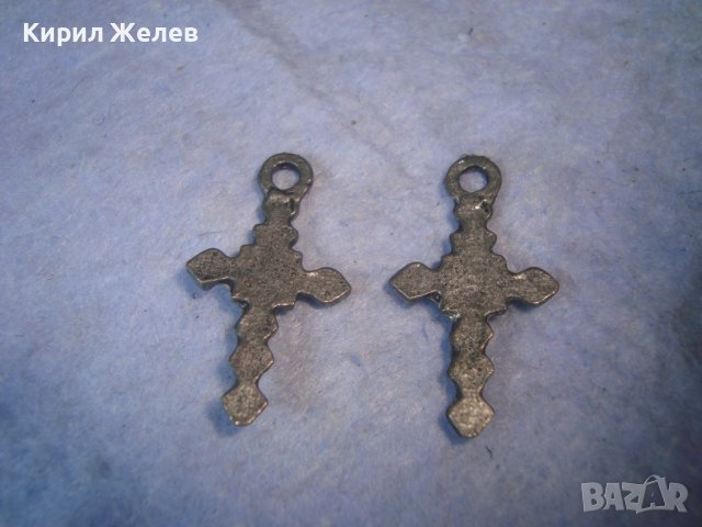 Две СТАРИ СРЕБРИСТИ МАЛКИ КРЪСТЧЕТА РАЗПЯТИЯ 27492, снимка 4 - Колиета, медальони, синджири - 36954107