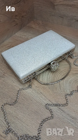 Дамска чанта сребърна