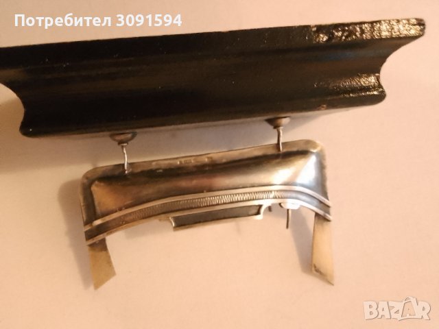 Английски кораб на дървена стоика от сребро проба,925  размери дължина -12см, височината -10см ширин, снимка 3 - Други ценни предмети - 44101410