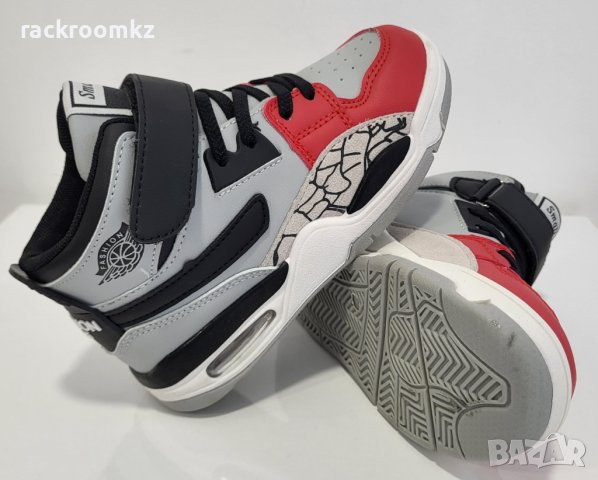 Високи детски кецове с ластични връзки и лепенка