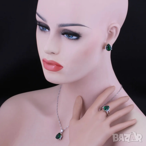 Сребърен комплект с кристали и изумруди, снимка 2 - Бижутерийни комплекти - 44886203