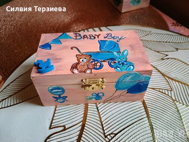 Ръчно изработена дървена кутия за бебе момче 