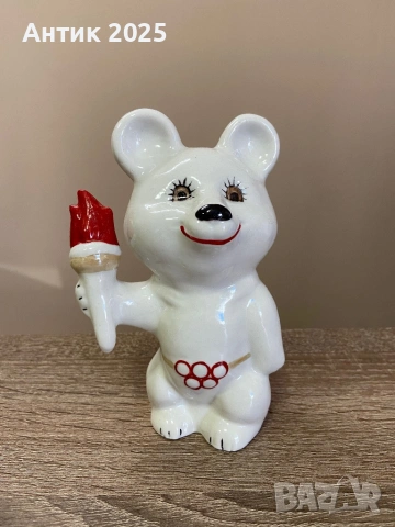 Порцеланова статуетка „Олимпийското мече с факел“ — Коростен, винтидж