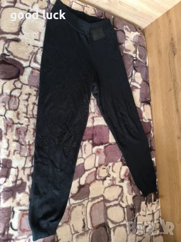 Продавам черен панталон на Алесса., снимка 3 - Панталони - 49358825