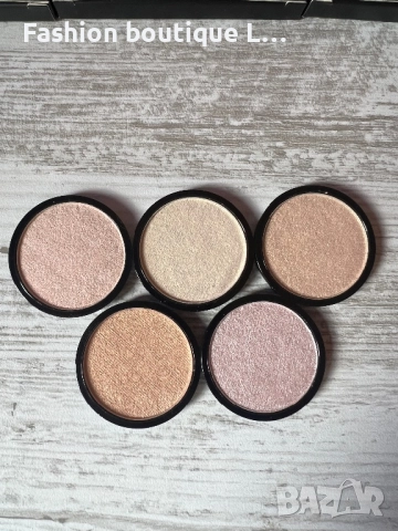 Нов блестящ хайлатър в розов цвят със сребристи частици ❤️, снимка 3 - Декоративна козметика - 52119586