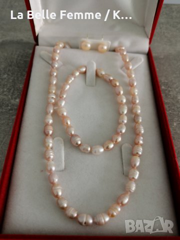 Комплект колие с обеци и гривна от перли в луксозна кутия, снимка 2 - Бижутерийни комплекти - 34878364