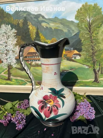 Керамична ваза от Италия с ръчно рисувани цветя. Отлично състояние.