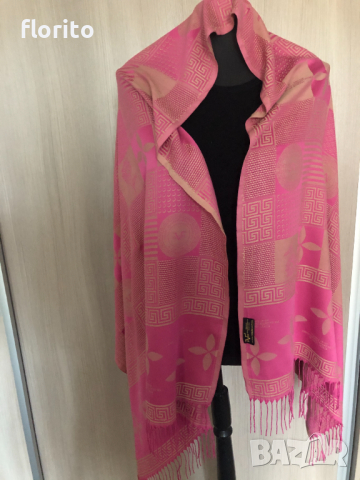 Versace шал в розово 100% оригинал, снимка 5 - Шалове - 36392072