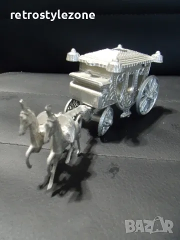 № 7723 стар сувенир - Каляска   - синтетика   - размер 13,5 / 5,5 / 4,5 см   - соц.период / България, снимка 2 - Други ценни предмети - 47568723