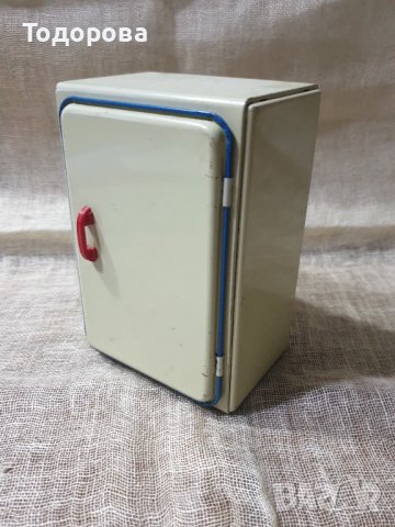 Старинна метална играчка-хладилник, снимка 1 - Антикварни и старинни предмети - 39088996