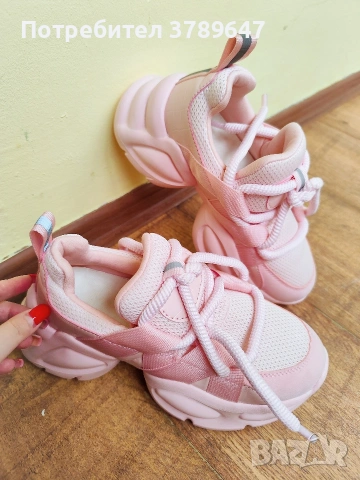 Розови маратонки 