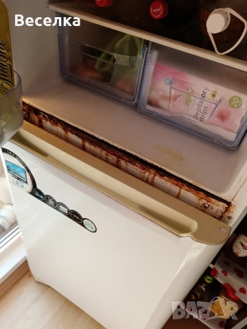 Хладилник с фризер Индезит, работи само фризера , снимка 5 - Хладилници - 51503820