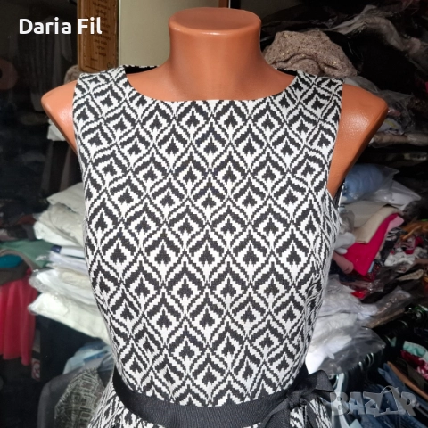 Красива плътна рокля в черно-бели шарки ХС/С размер, снимка 5 - Рокли - 52500538