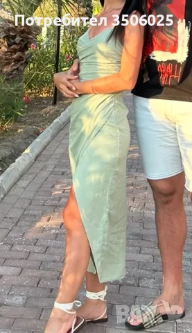 Продавам дълга рокля с цепка