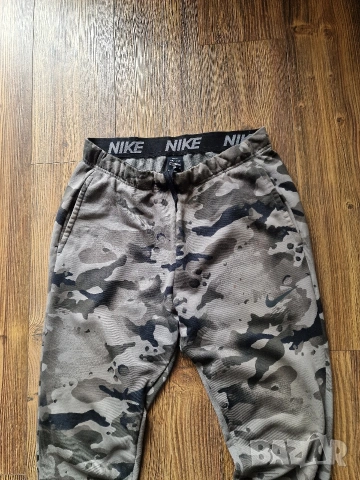 Страхотно мъжко камуфлажна долнище NIKE размер L, снимка 4 - Спортни дрехи, екипи - 53394792
