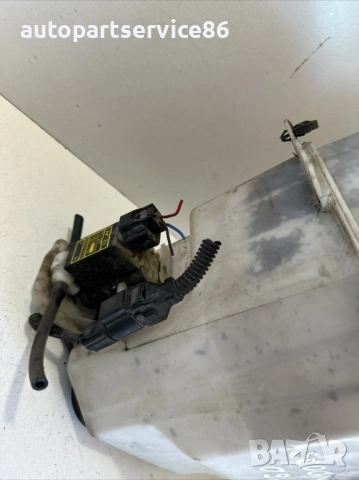 Резервоар за чиста течност за предното стъкло за KIA Carnival 2.9 CRDi (2006–2012) 98610-4D000, снимка 2 - Части - 53228816