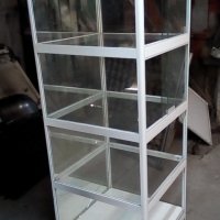 Продавам алуминиева витрина с една огледална страна, снимка 1 - Витрини - 33415609