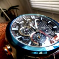 Продавам лимитиран часовник Casio Infiniti Racing Red Bull, снимка 2 - Мъжки - 23744053