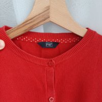 Червена жилетка, снимка 2 - Детски пуловери и жилетки - 43436443