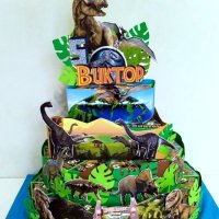 Картонена торта с динозаври, снимка 1 - Други - 20446315