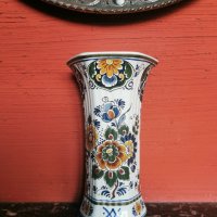 Ръчно изрисувана и маркирана порцеланова ваза Делфт , снимка 1 - Вази - 40188807