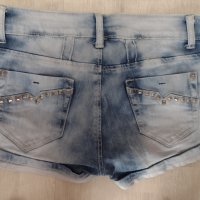 Секси дънки с подарък блузки 3 бр, снимка 4 - Къси панталони и бермуди - 32961352
