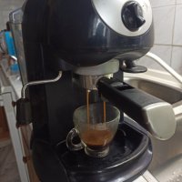 Кафемашина Делонги с ръкохватка с крема диск, работи отлично и прави хубаво кафе с каймак , снимка 3 - Кафемашини - 43129686