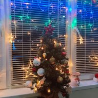 Коледно дърво с лампички и играчки за 40лв, снимка 1 - Други - 38902306