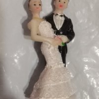 малка Сватбена фигурка на младоженци за връх на сватбена торта ТОПЕР гипсова, снимка 2 - Други - 32793063