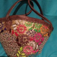 Мароканска ръчно изработена чанта от тъкана слама с флорална бродерия от памук, вълна и пайети, коже, снимка 12 - Чанти - 33509010