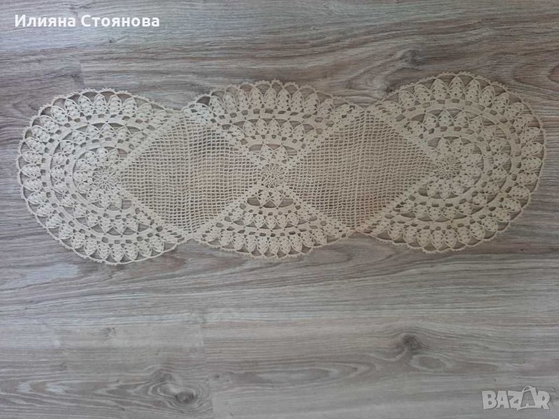 Ръчно плетено на една кука каре за маса  , снимка 1