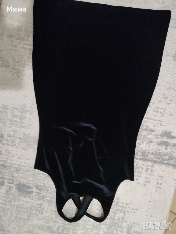 Кадифена рокля с гол гръб , снимка 1