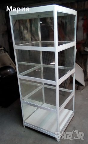 Продавам алуминиева витрина с една огледална страна