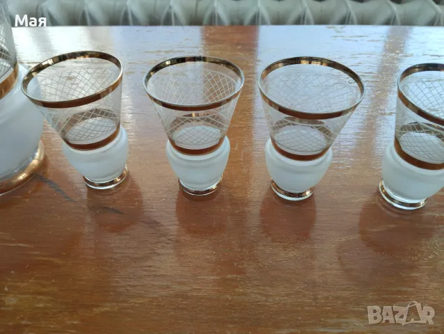 Винтидж чаши за ракия със златен кант от средата на миналия век, снимка 9 - Чаши - 50280239