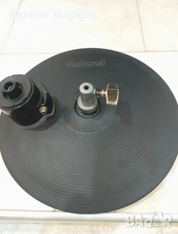 Продавам Електронен Фус чинел с контролер Roland VH-11 , снимка 2 - Ударни инструменти - 53434814