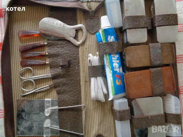 Продавам ; Vintage мъжки комплект за бръснене, аксесоари за пътуване, снимка 2 - Други стоки за дома - 49753671