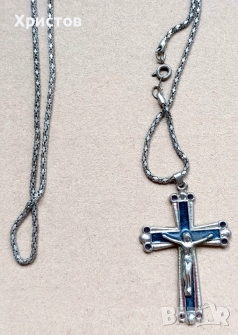 Стар сребърен кръст със сребърен синджир 