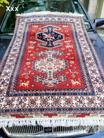 Ръчно тъкан вълнен персийски килим.Произход Иран.Антика за ценители , снимка 2 - Килими - 50664108