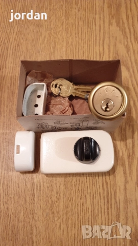 Допълнителна брава