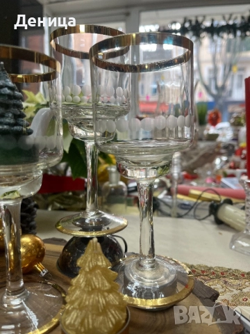 Чаши за трима⚜️ Много красиви на живо Ясен кристален звън,  широки златни кантове и пръстен от точки, снимка 3 - Чаши - 52889236
