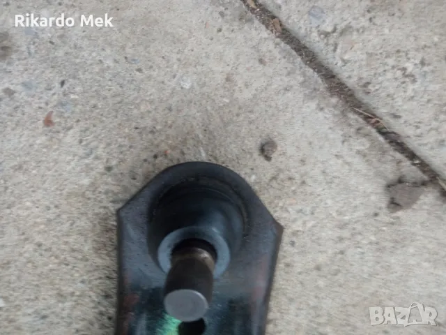 носач за Мазда примаси 323 ф с, снимка 2 - Части - 48172588